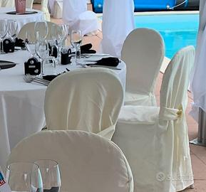 Sedie thonet con vestine/coprisedia e tavoli tondi