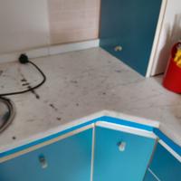 cucina con base di marmo 