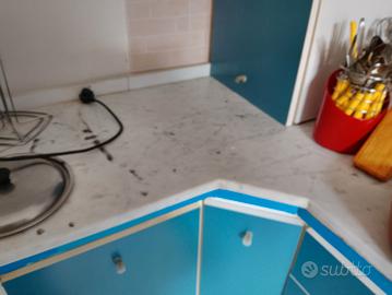 cucina con base di marmo 