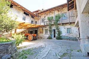 Rustico / Casale di 520 m² con più di 5 locali e b