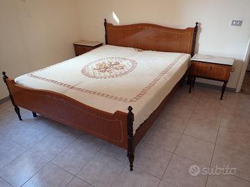 Letto, cassettiera e comodini vintage