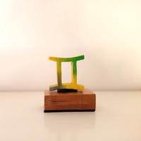 Gemelli segno zodiacale legno