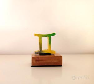 Gemelli segno zodiacale legno