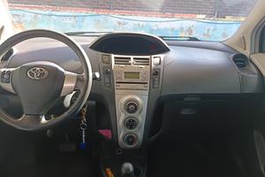 Toyota Yaris 1.4 D-4D 5 porte sol 90 cv