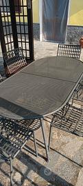 Tavolo e sedie da giardino