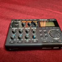 Registratore digitale Tascam DP-006
