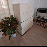 Cassettiera 4 ripiani ideale per ufficio 