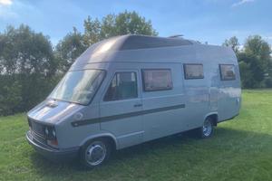 Camper IVECO-PANNELLI FOTOVOLTAICI - VETRORESINA