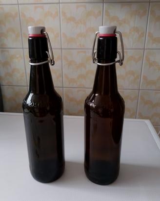 bottiglie di vetro birra o salsa 