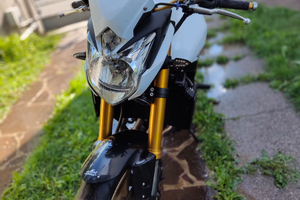 Moto Yamaha FZ8