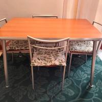 Tavolo allungabile con 4 sedie Caligaris