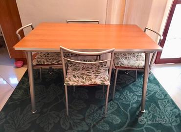 Tavolo allungabile con 4 sedie Caligaris