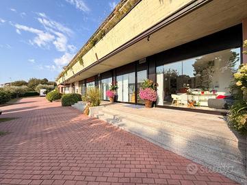 NEGOZIO A DESENZANO DEL GARDA