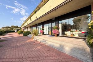 NEGOZIO A DESENZANO DEL GARDA