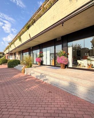 NEGOZIO A DESENZANO DEL GARDA