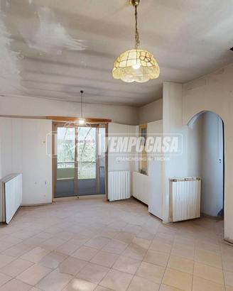 VILLETTA A SCHIERA CON GIARDINO