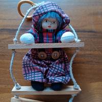 Bamboline in porcellana su scaletta