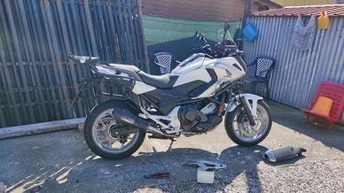 Nc750x dct pronta all’uso con o senza accessori