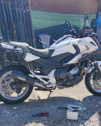 Nc750x dct pronta all’uso con o senza accessori