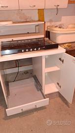 Mobile cucina con piano cottura 
