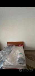 Letto matrimoniale con armadio e comodini