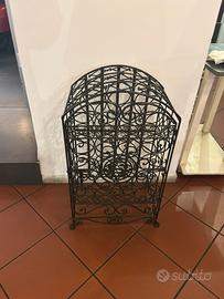 Cantina vino in ferro