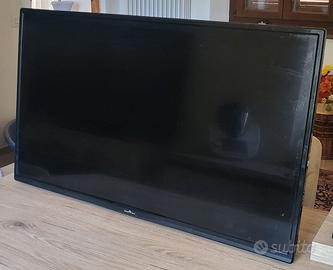 Televisore SmartTech LED 32" e staffa orientabile