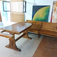 Tavolo in legno massello con panca angolare