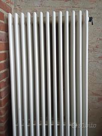 radiatore tubolare bianco in acciaio