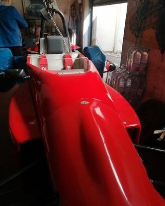Monoposto Formula junior con carrello stradale
