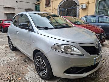 Lancia ypsilon 1.0 HYBRID mod. Gold