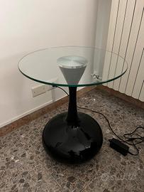 tavolino moderno da salotto con lampada abbinata