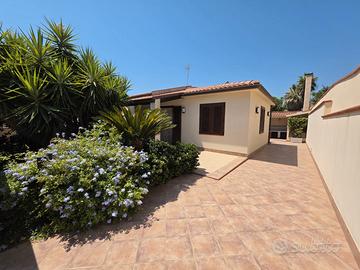 Triscina villa con ampia veranda a pochi passi dal