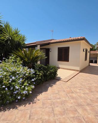 Triscina villa con ampia veranda a pochi passi dal