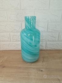 Vaso azzurro con sfumature decorazione casa