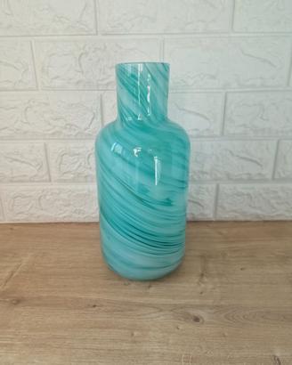 Vaso azzurro con sfumature decorazione casa