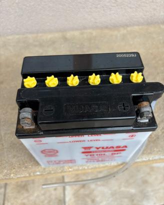 Batteria scooter Yuasa 12v 12Ah