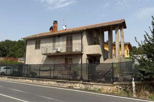 TODI - PANTALLA - CASA SINGOLA CON GIARDINO