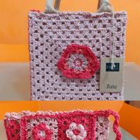 Borsa e pochette in juta rivestita all'uncinetto