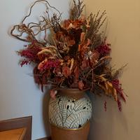 Vaso con fiori finti ornametale