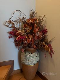 Vaso con fiori finti ornametale