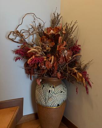 Vaso con fiori finti ornametale