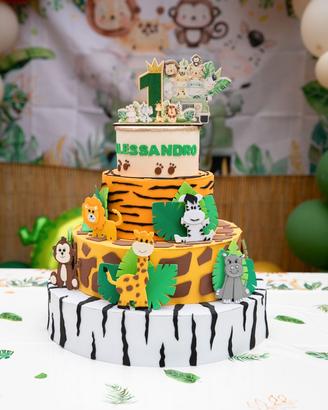 torta tema giungla compleanno bambini alzatina