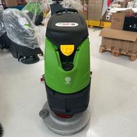 Lavapavimenti professionale uomo a terra