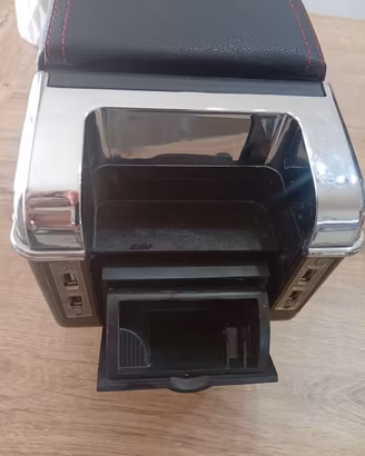 bracciolo centrale usb