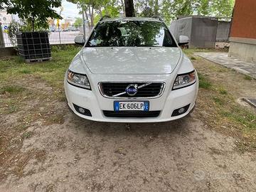 Volvo V50 D2 R-design