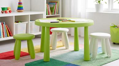 Tavolo con 3 sgabelli IKEA