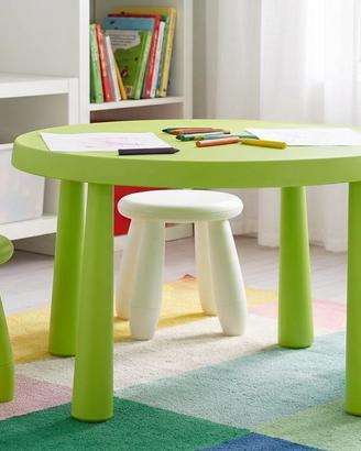 Tavolo con 3 sgabelli IKEA