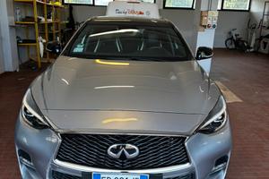 Infiniti q30 Premium