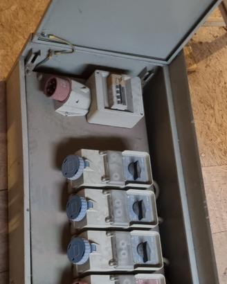 Quadro elettrico da cantiere trifase 380v